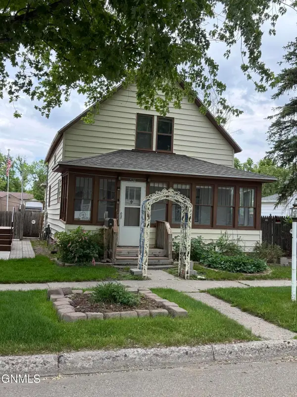 526 3rd Street Sw, Jamestown, ND 58401