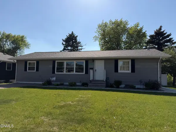1537 4th Avenue Ne, Jamestown, ND 58401
