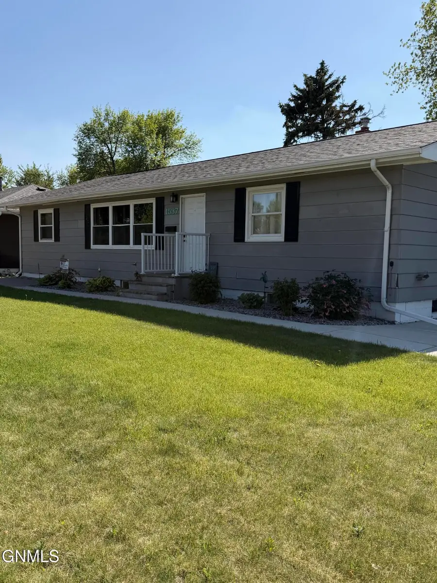 1537 4th Avenue Ne, Jamestown, ND 58401 - #2