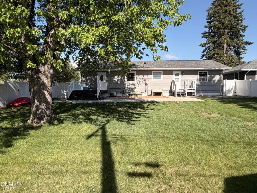 1537 4th Avenue Ne, Jamestown, ND 58401 - #3