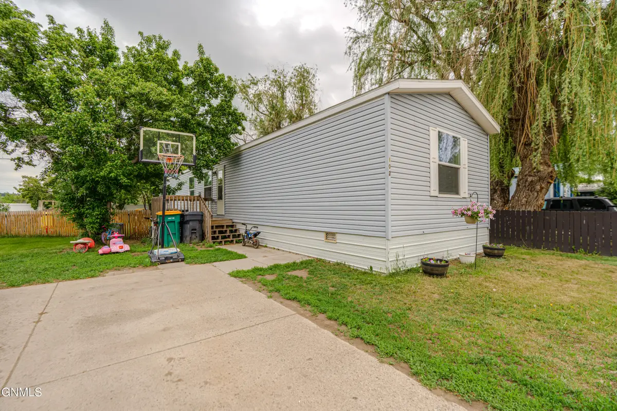 102 W Antelope Street, Mandan, ND 58554 - #1
