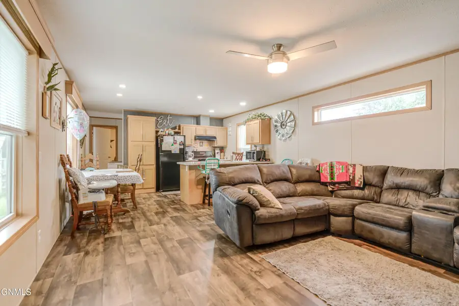 102 W Antelope Street, Mandan, ND 58554 - #3