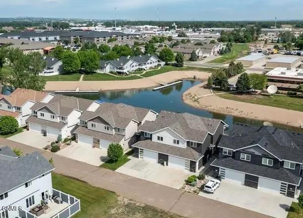 2435 Water Park Loop Se, Mandan, ND 58554