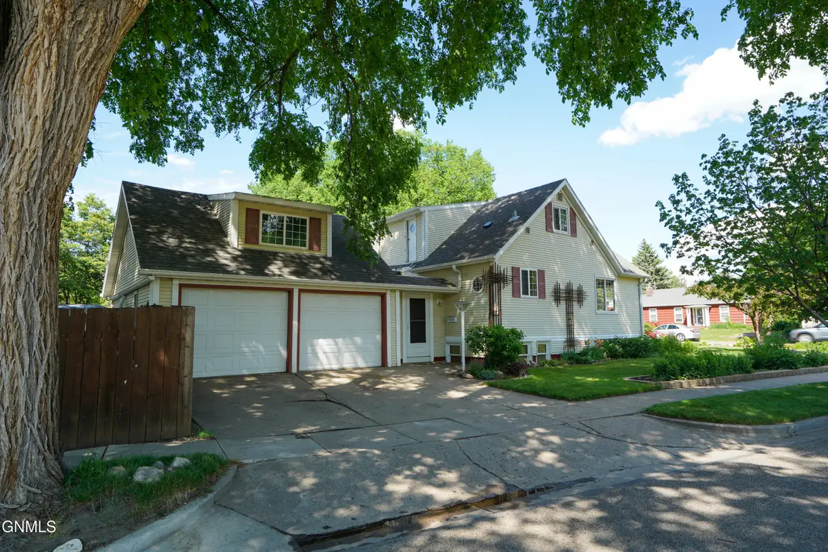 1300 3rd Street N, Bismarck, ND 58501 - #1