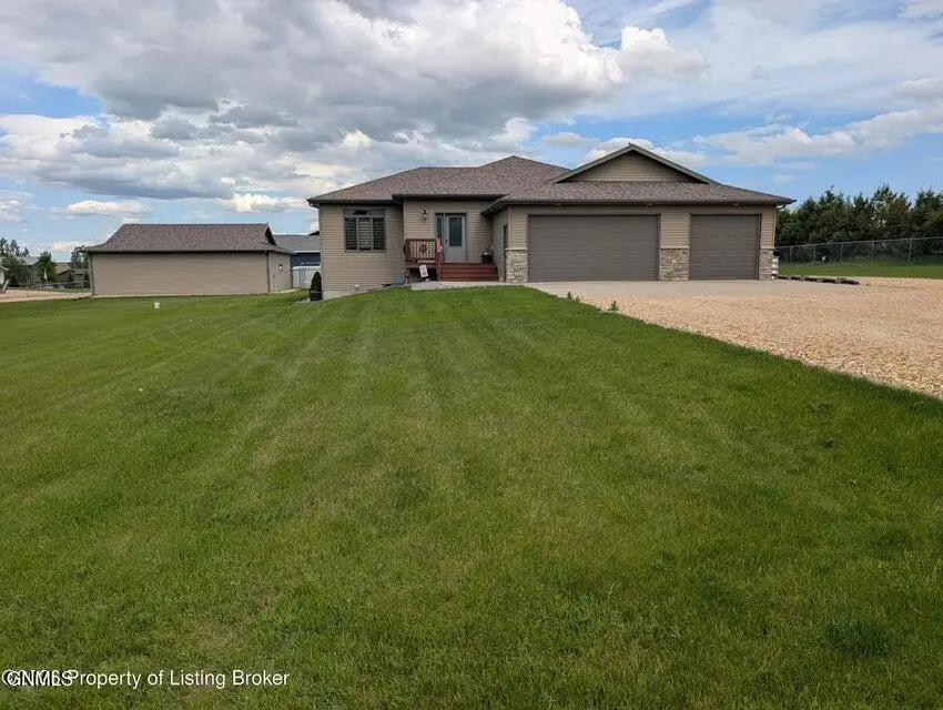 3686 115l Avenue Sw, Dickinson, ND 58601 - #1