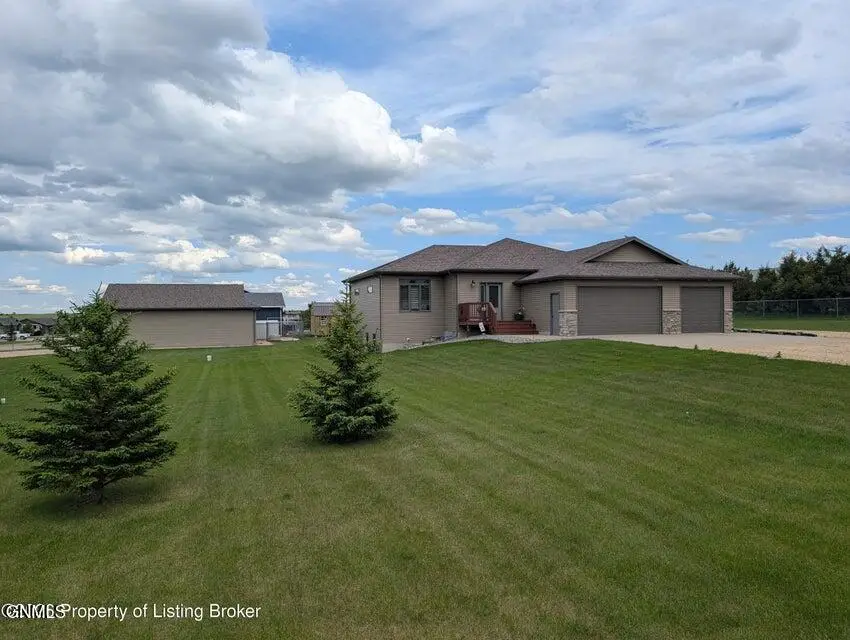 3686 115l Avenue Sw, Dickinson, ND 58601 - #3