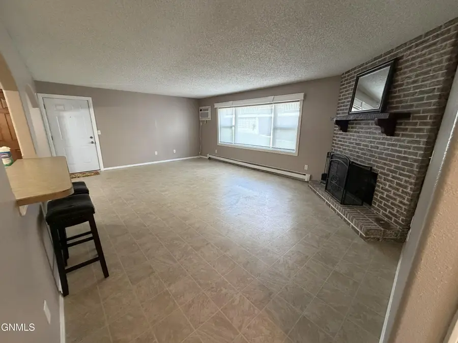 120 Lake Avenue #4, Bismarck, ND 58504 - #2