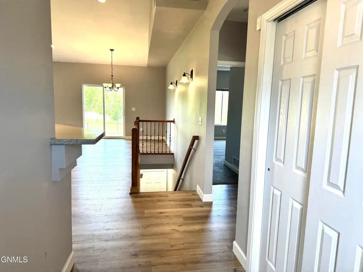 2101 Macedonia Avenue Se, Mandan, ND 58554 - #1
