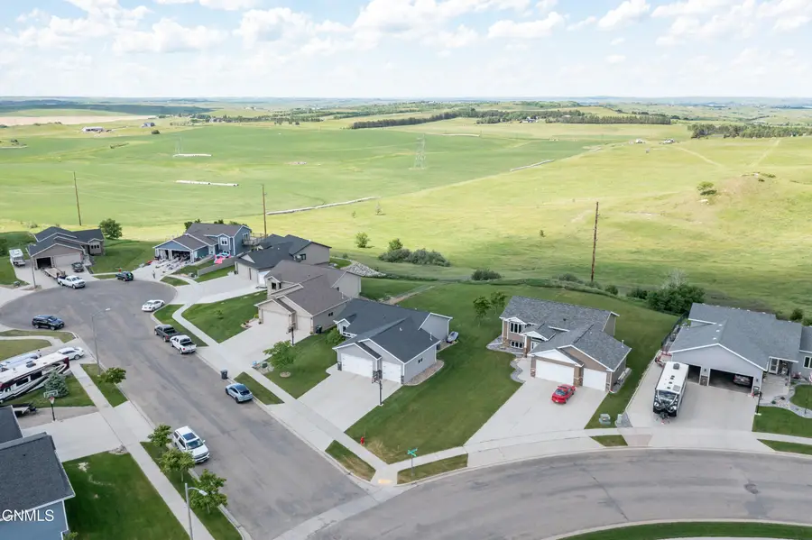 3905 Trident Court Nw, Mandan, ND 58554 - #2