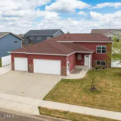 2744 Country Oak Drive, Dickinson, ND 58601 - #1