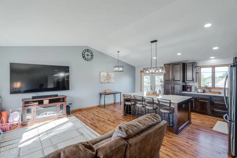 1015 Plainview Drive Se, Mandan, ND 58554 - #3