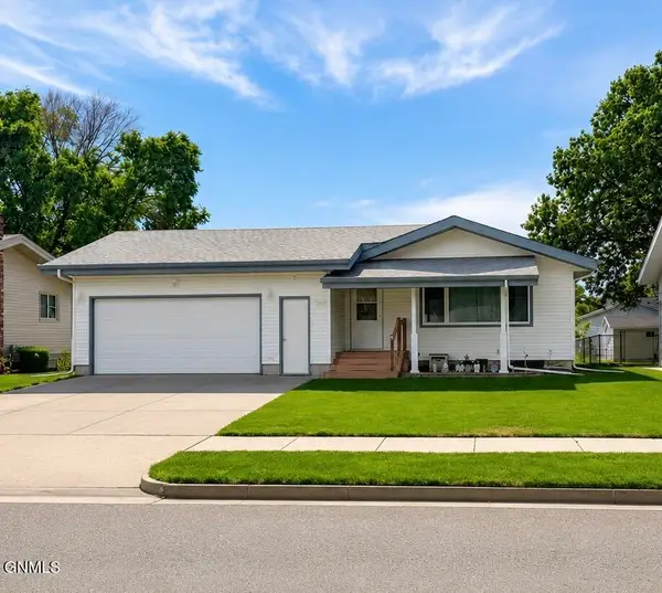 1302 7th Street, Bismarck, ND 58504
