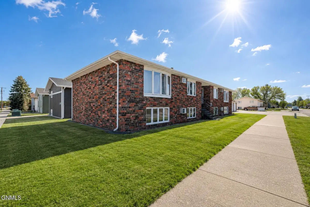 121 Sweet Avenue E #3, Bismarck, ND 58504 - #1