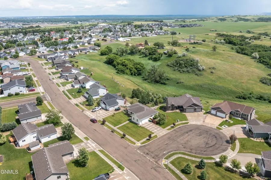 709 View Place Se, Mandan, ND 58554 - #3