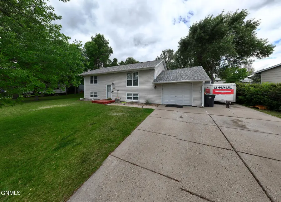 4610 Roughrider Circle W, Mandan, ND 58554 - #2