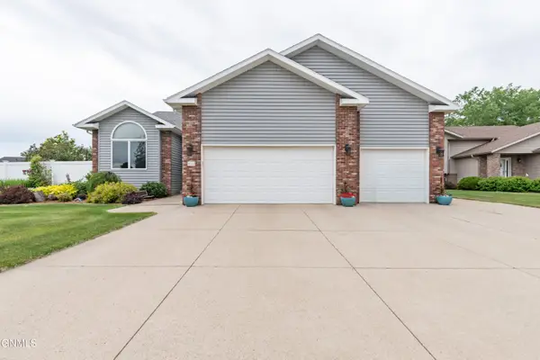 3803 Woodbend Drive Se, Mandan, ND 58554