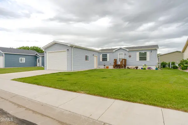 1504 Deerfield Road Se, Mandan, ND 58554