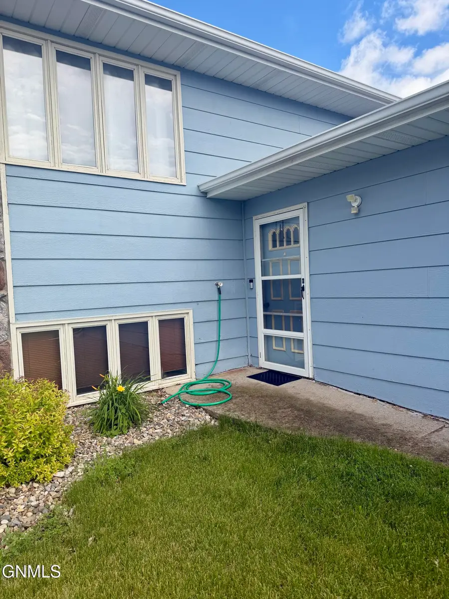 3643 Regent Drive E, Bismarck, ND 58504 - #3