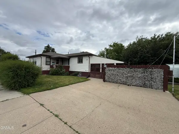 302 12th Avenue Sw, Mandan, ND 58554