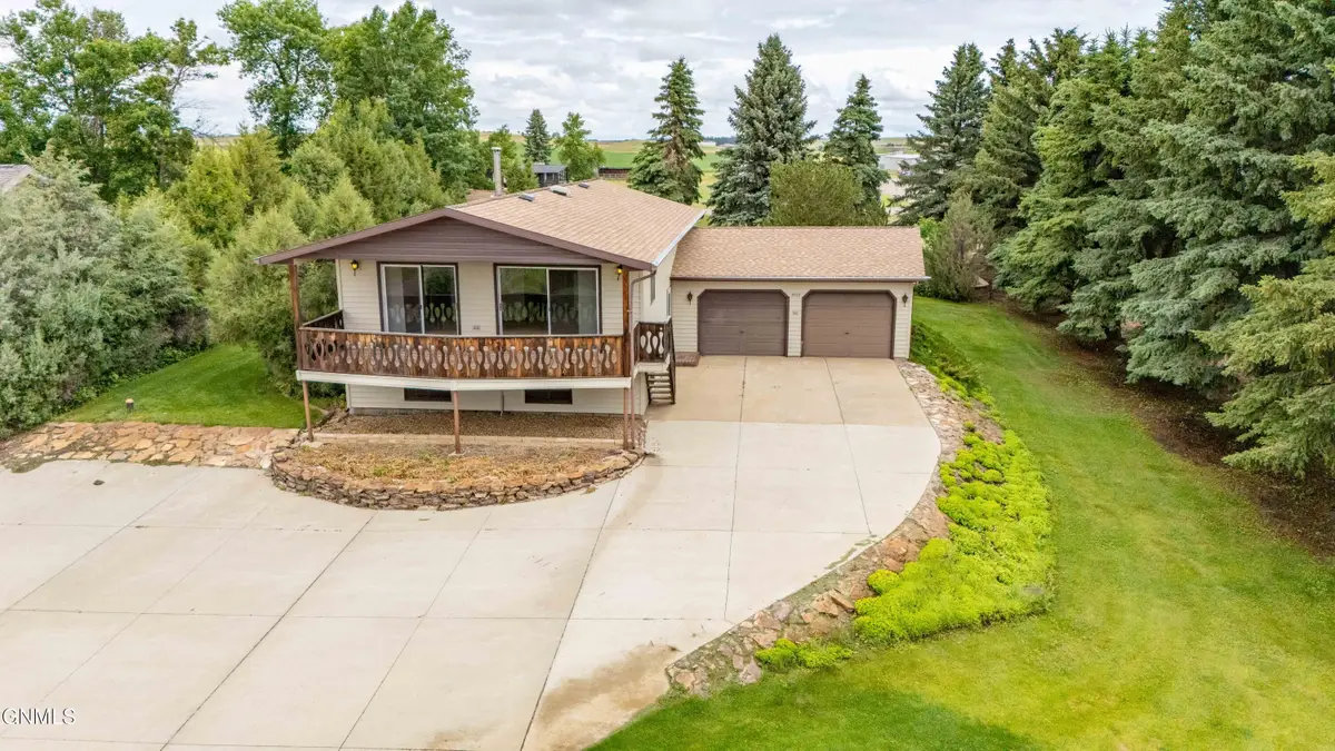 3030 Lakeview Drive, Dickinson, ND 58601 - #1