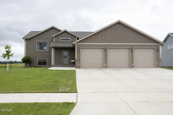 2105 Wahl Street, Dickinson, ND 58601