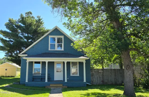 312 4th Avenue Ne, Jamestown, ND 58401