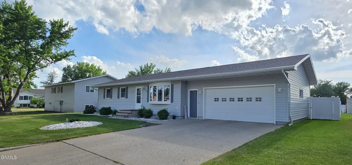 923 7th Avenue Nw, Valley City, ND 58072 - #1