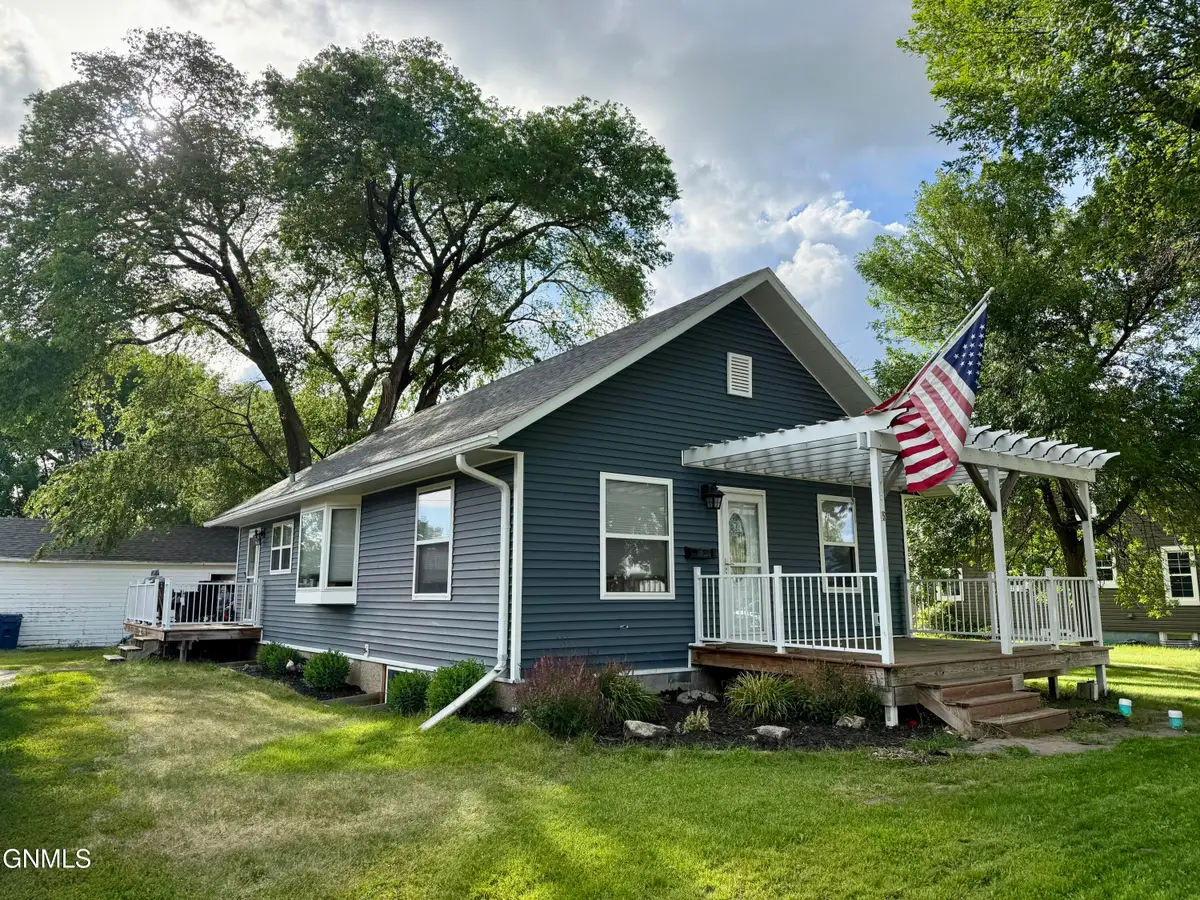 15 10th Street N, Oakes, ND 58474 - #1