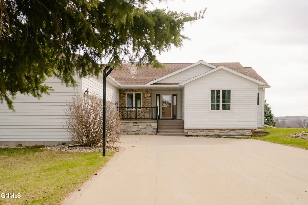 509 9th Avenue Sw, Jamestown, ND 58401 - #1