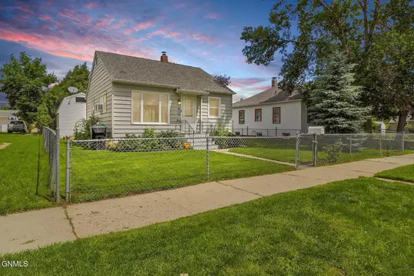 612 4th Street W, Williston, ND 58801