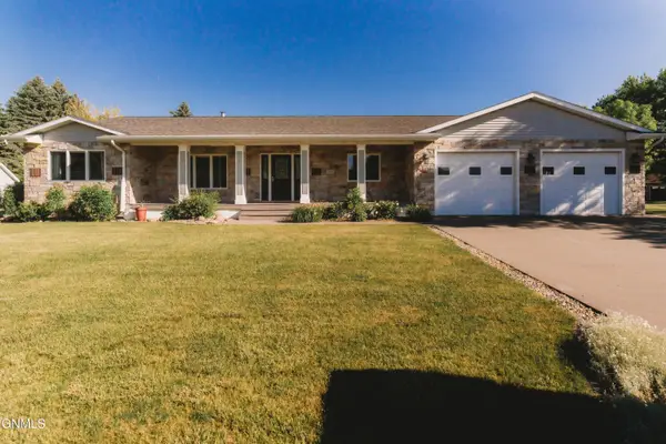 1700 9th Avenue Se, Jamestown, ND 58401