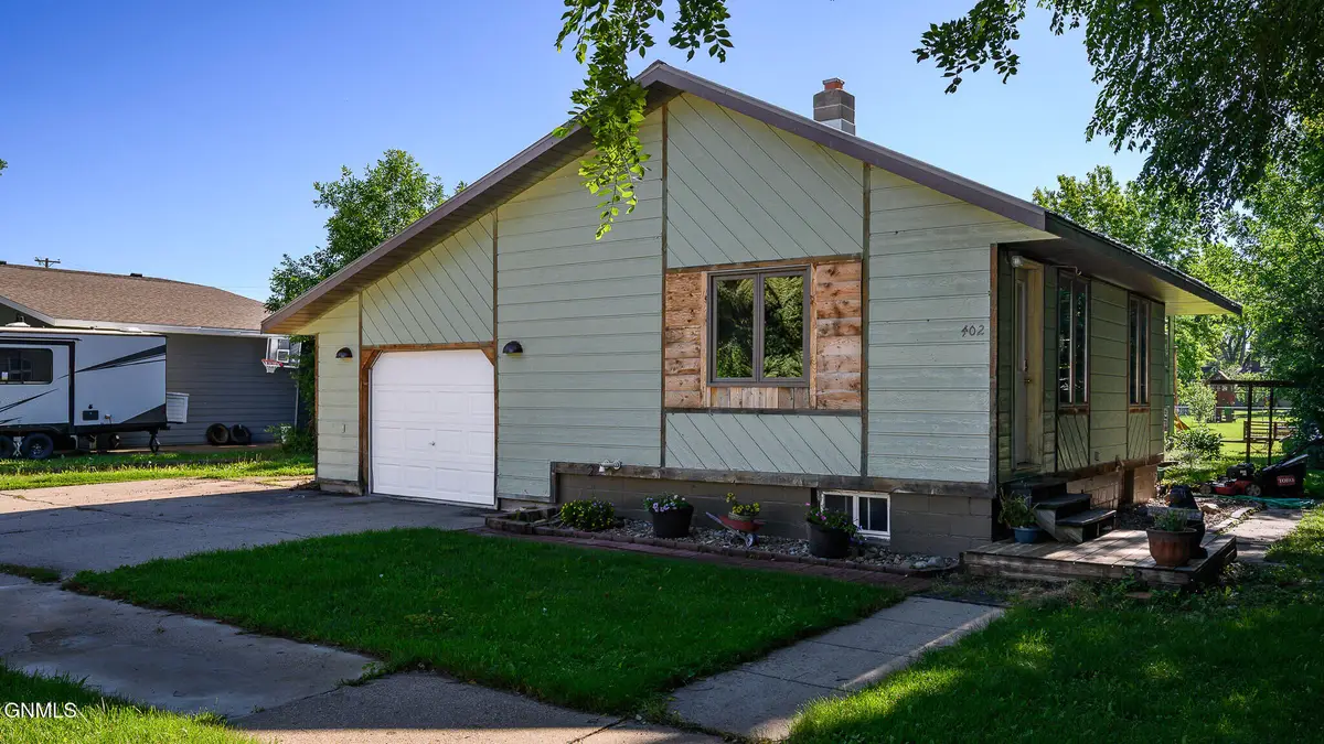 402 4th Avenue Nw, Hazen, ND 58545 - #1