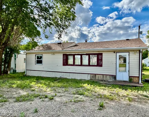206 Stewart Avenue, Underwood, ND 58576