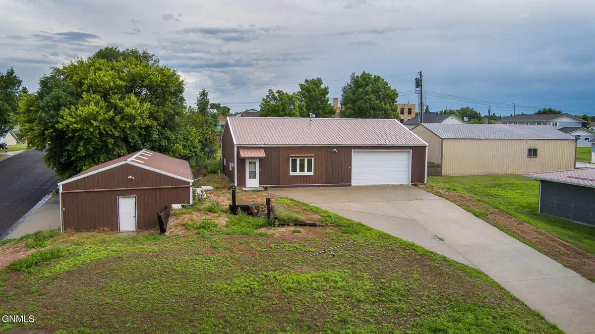 412 Sampson Avenue W, Linton, ND 58552 - #1