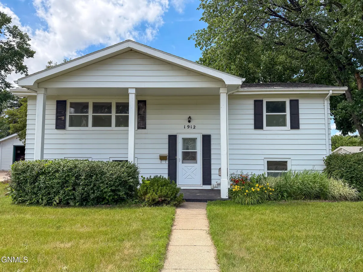 1912 N Bell Street, Bismarck, ND 58501 - #1
