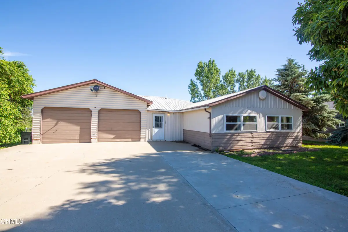 1112 Sunflower Lane, Hazen, ND 58545 - #1