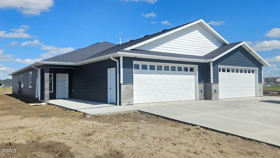2518 34th Avenue Se, Mandan, ND 58554 - #2