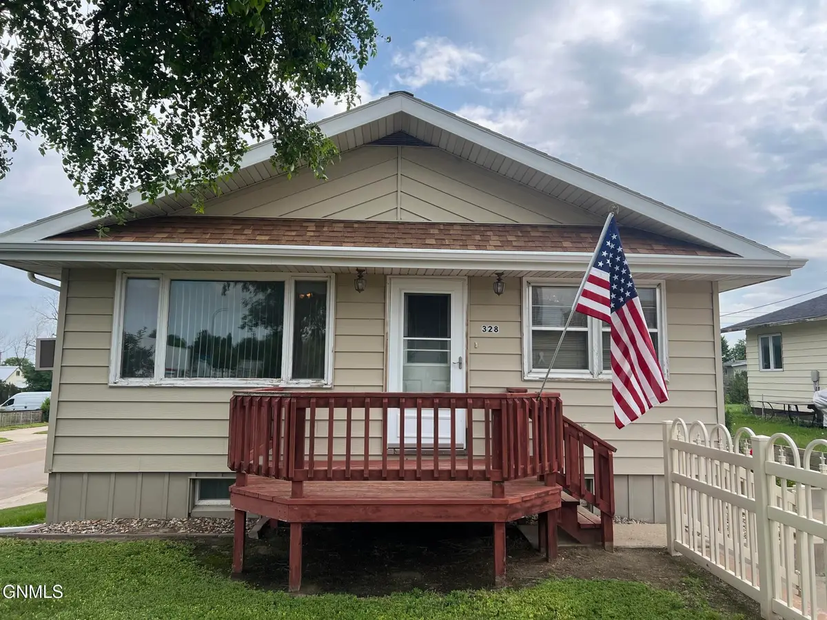 328 2nd Street Ne, Watford City, ND 58854 - #1