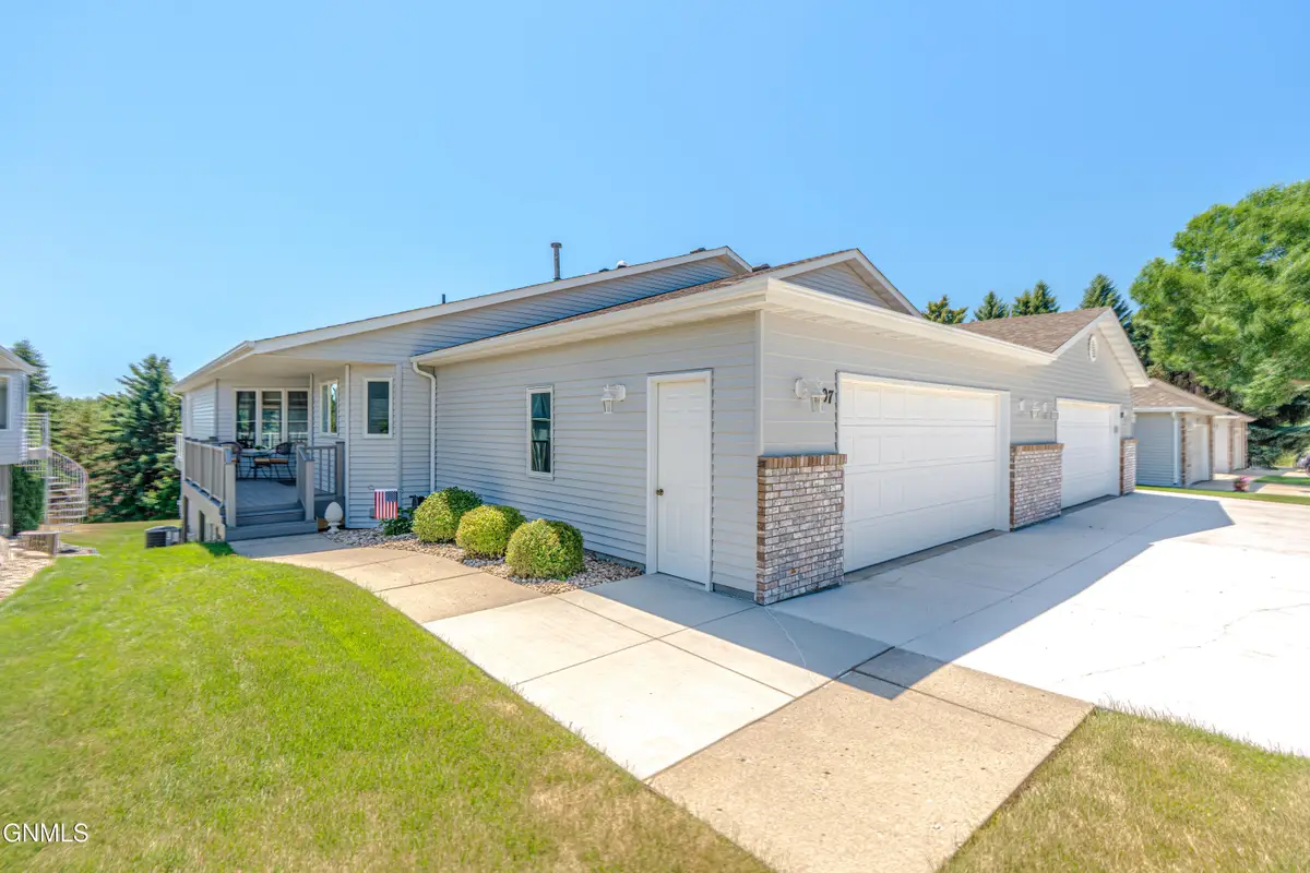 207 Aspen Avenue, Bismarck, ND 58503 - #1