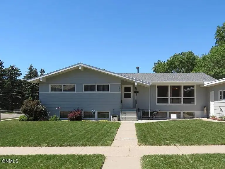 1204 19th Street, Bismarck, ND 58501 - #2
