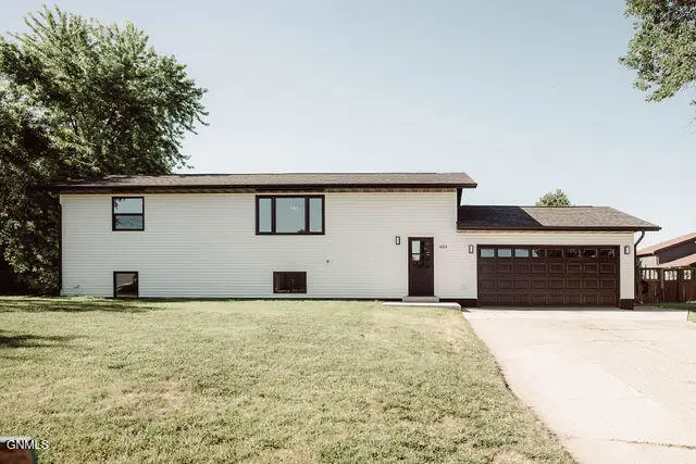 1015 13th Street Sw, Jamestown, ND 58401 - #1
