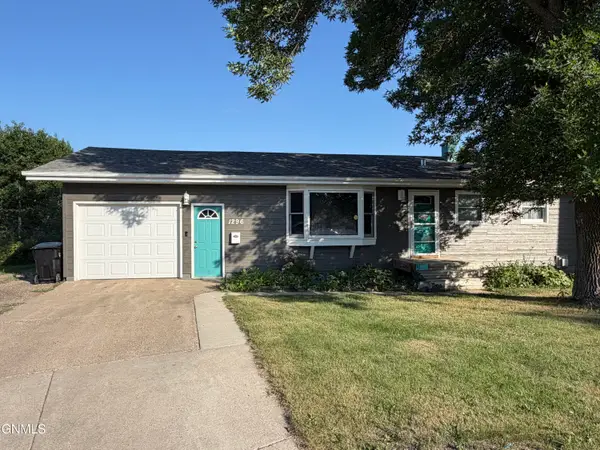 1296 Central Avenue N, Valley City, ND 58072