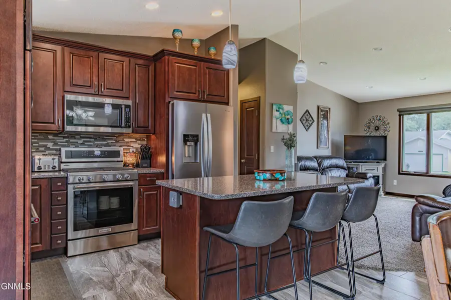 4101 35th Avenue Nw, Mandan, ND 58554 - #2