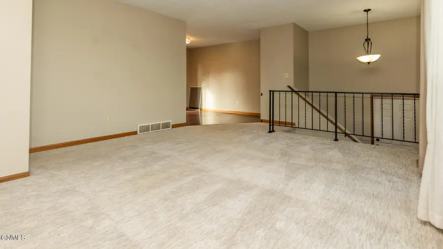 1716 9th Avenue Se, Mandan, ND 58554 - #3