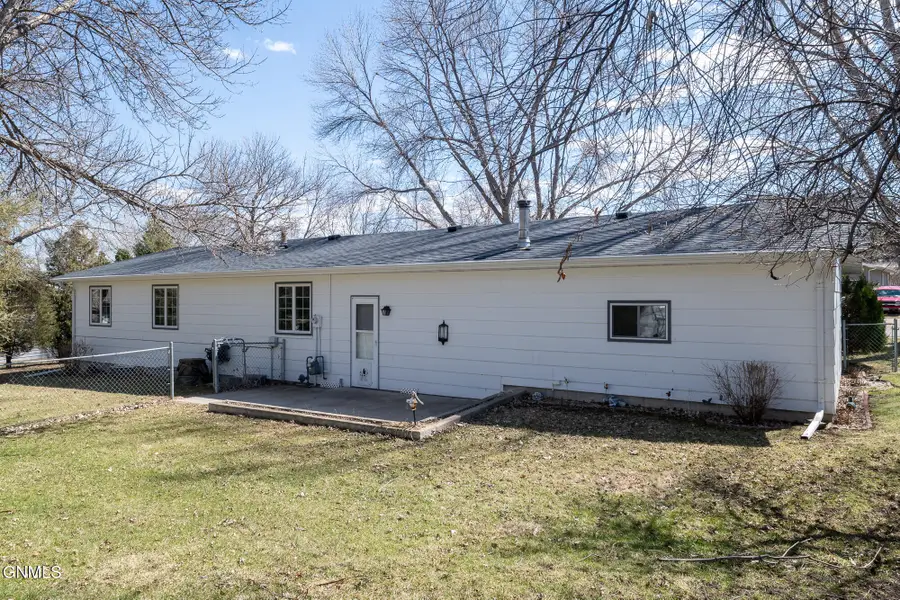 2129 Coulee Drive N, Mandan, ND 58554 - #2