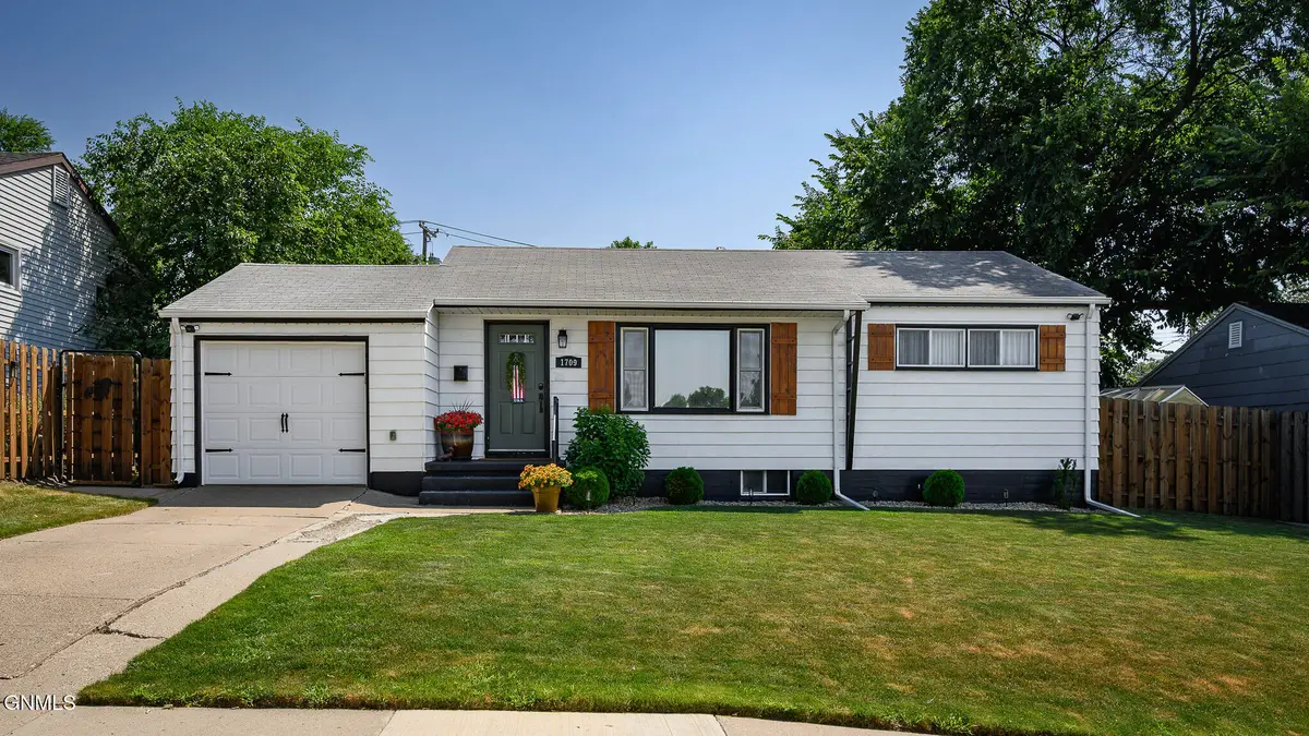 1709 N 5th Street, Bismarck, ND 58501 - #1