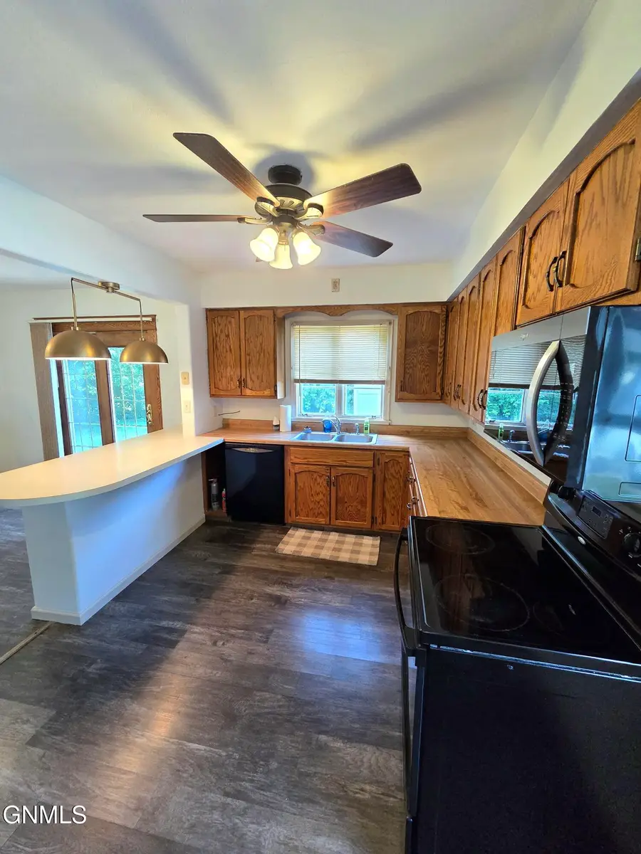 20 4th Avenue Ne, Lamoure, ND 58458 - #3