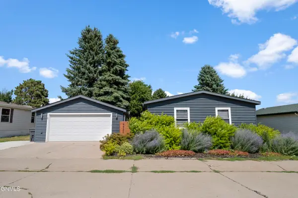 4422 Arlington Drive, Bismarck, ND 58503