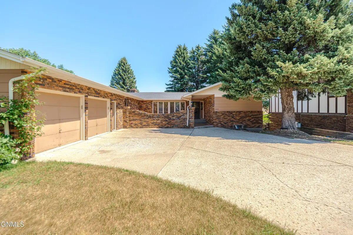 3209 Winnipeg Drive, Bismarck, ND 58503 - #1