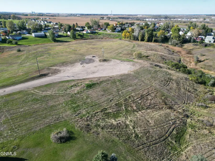 1207 11th Avenue Sw, Jamestown, ND 58401 - #3
